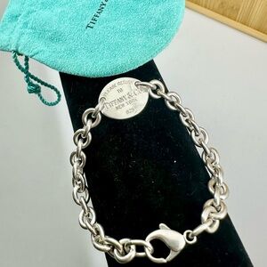 TIFFANY & CO. Sterling Return To Tiffany & Co. Oval Disc Tag Link Charm Bracelet